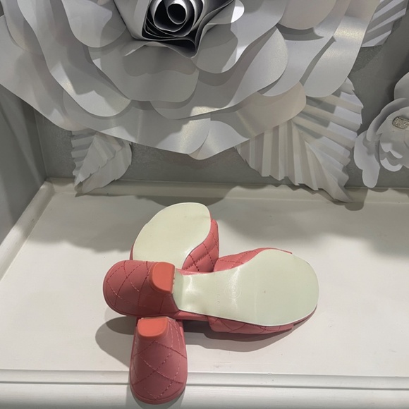 Chanel Pink Lambskin Quilted CC Open Toe Slides NEW European size 36 Made Italy - Picture 17 of 17